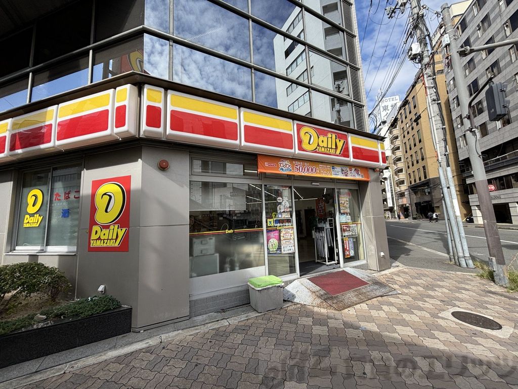 コンビニ　デイリーヤマザキ西中島5丁目店（コンビニ）まで390m