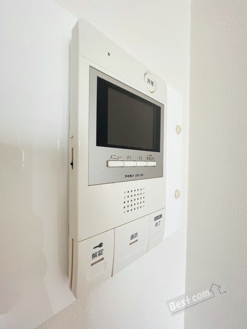 セキュリティ　モニターホンで来訪者を確認できます♪