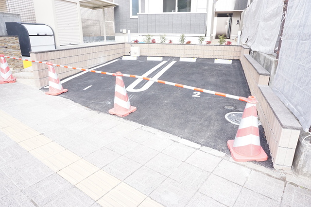 駐車場　敷地内平置き駐車場★※月額１４，３００円、２台分のみ、要空確