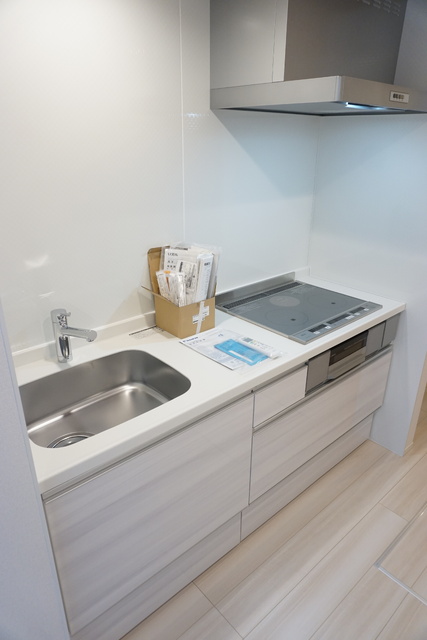 キッチン　２口ＩＨコンロとグリル付きのシステムキッチン★