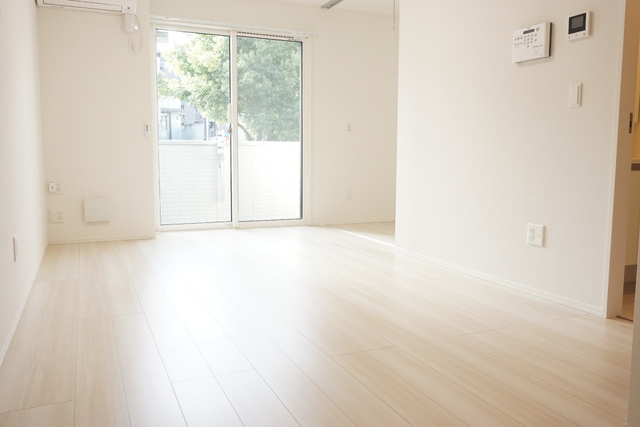 居室・リビング　エアコンのある１２．４帖リビング★