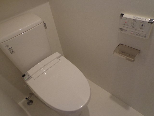 トイレ　温水洗浄便座付き♪