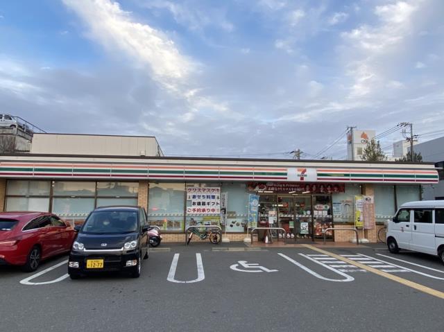 コンビニ　セブンイレブン（コンビニ）まで1026m