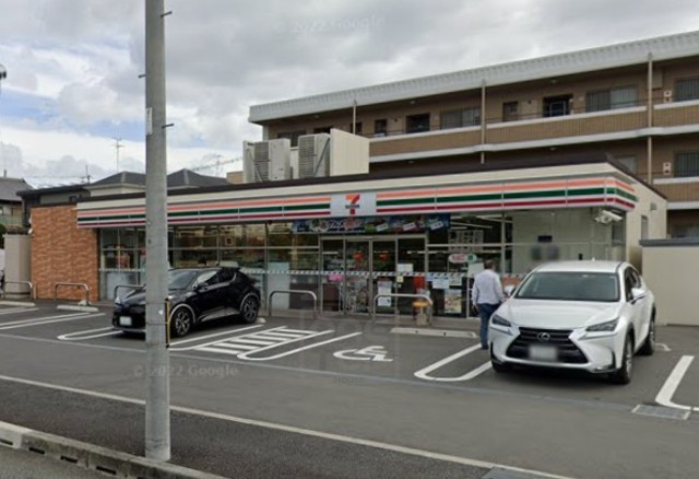 コンビニ　セブンイレブン　豊中服部寿町3丁目店（コンビニ）まで485m