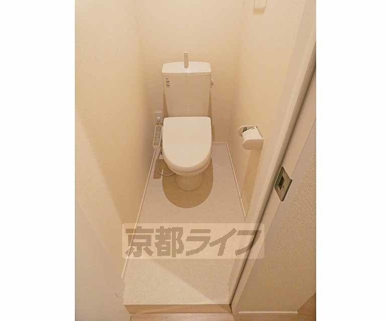 トイレ　ウォシュレット完備。