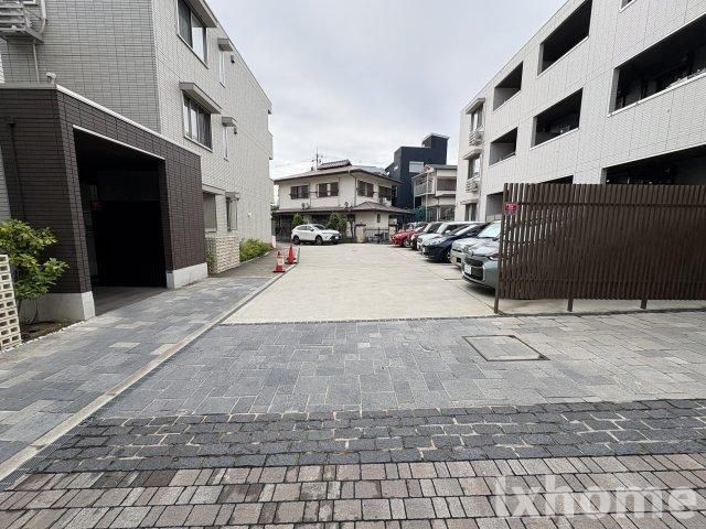 駐車場　駐車場に車を止められます