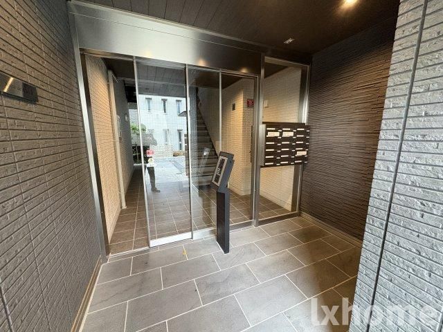 エントランス　落ち着いたエントランスです