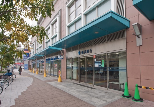 銀行　横浜銀行杉田支店（銀行）まで379m