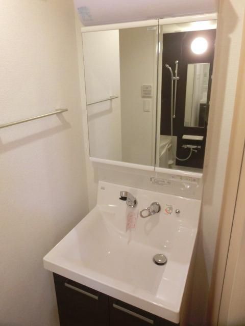 洗面設備　シャンプードレッサー付独立洗面台