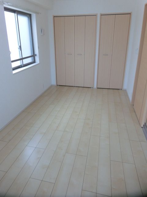 居室・リビング　2面採光の7.2帖洋室