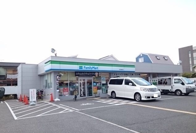 コンビニ　ファミリーマート伊丹警察前店（コンビニ）まで510m