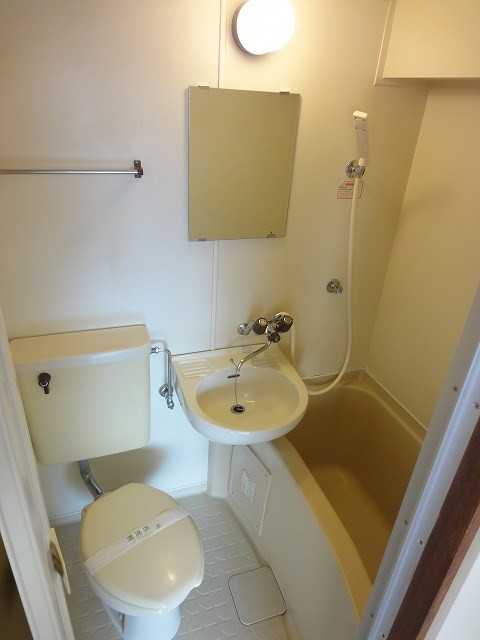 トイレ　別号室参考写真です