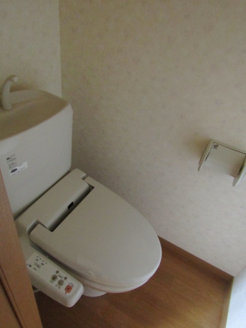 トイレ　温水洗浄便座
