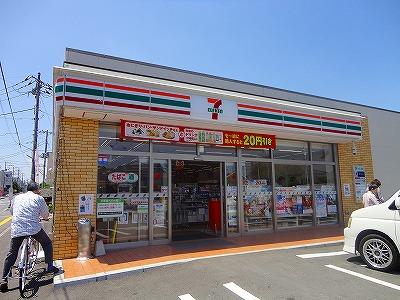 コンビニ　セブンイレブン（コンビニ）まで813m