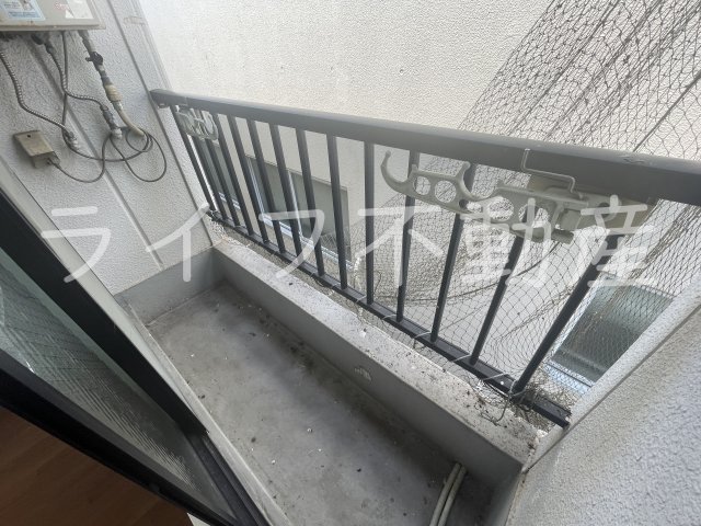 バルコニー　暖かな日差しのふりそそぐバルコニー