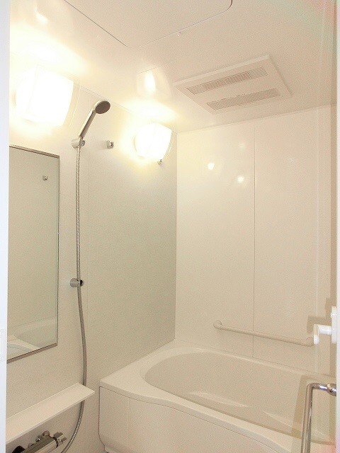 バス・シャワールーム　追焚、浴室換気乾燥機付きです