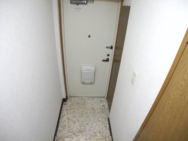 玄関　※室内画像は別号室のもの