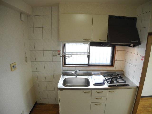 キッチン　※室内画像は別号室のもの