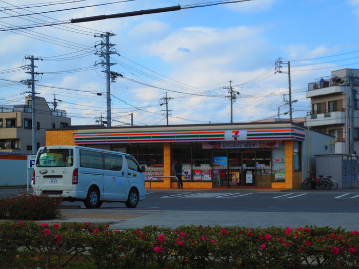 コンビニ　セブンイレブン辻町５丁目（コンビニ）まで140m