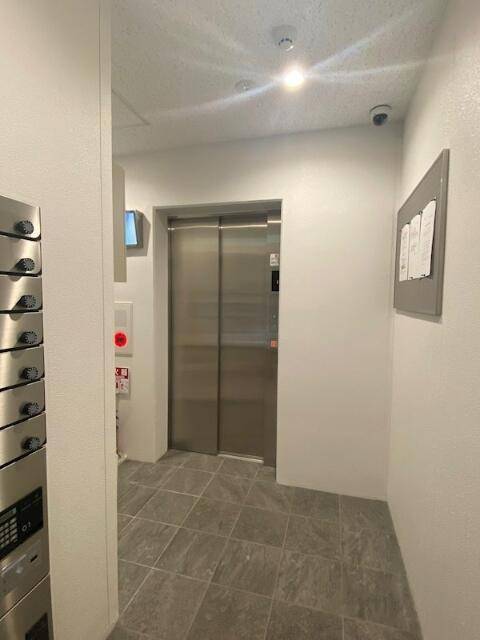ロビー　エレベーターあります