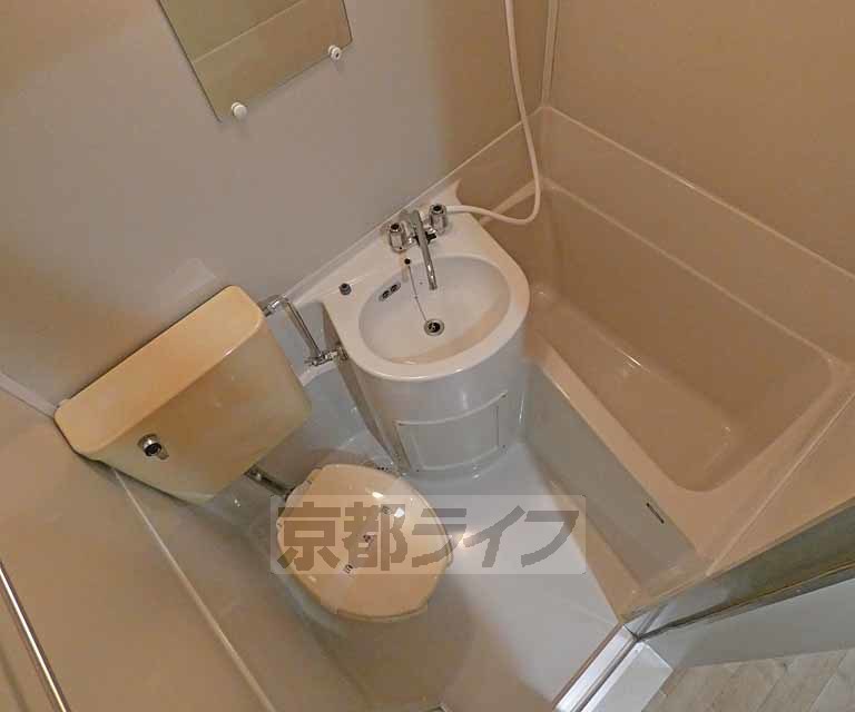 バス・シャワールーム　バスルームです。