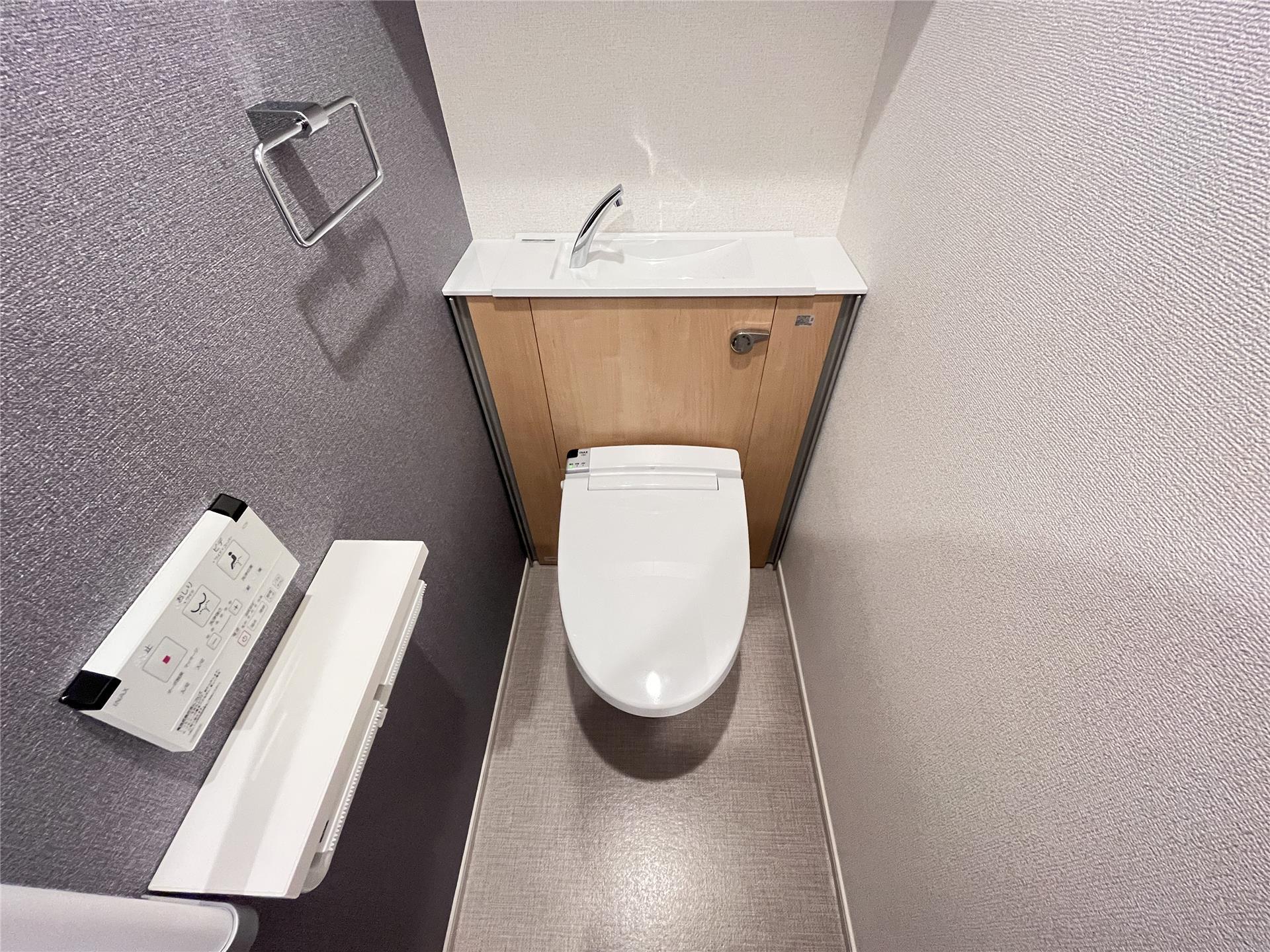 トイレ　温水洗浄暖房便座付トイレ