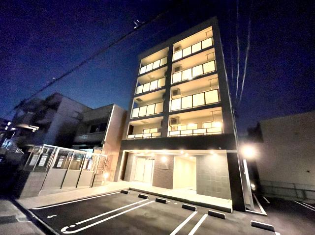 建物外観　外観写真（夜）