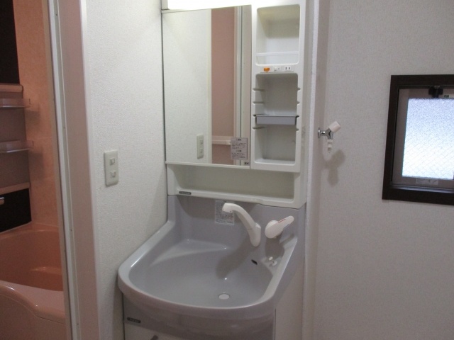 洗面設備　別部屋参照・現状優先