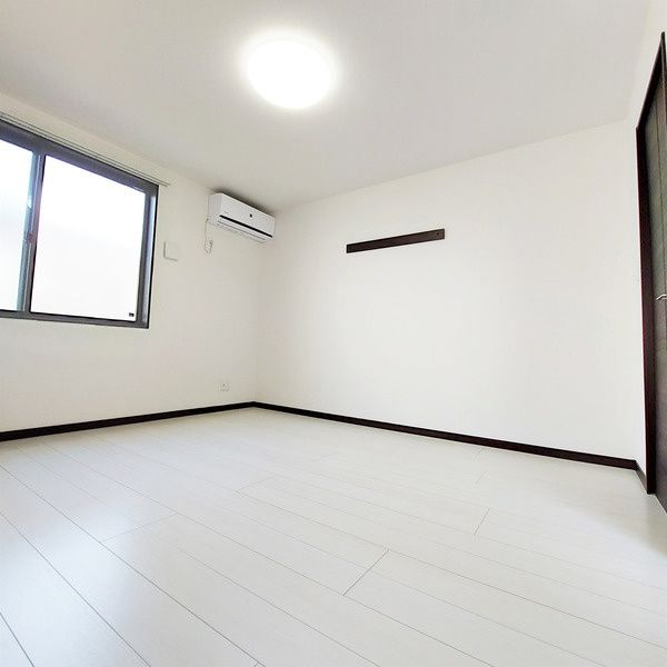 居室・リビング　別号室参考写真