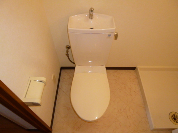 トイレ　ウォシュレット付きのトイレです♪