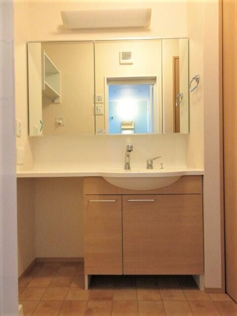 洗面設備　写真は別の部屋のものです。