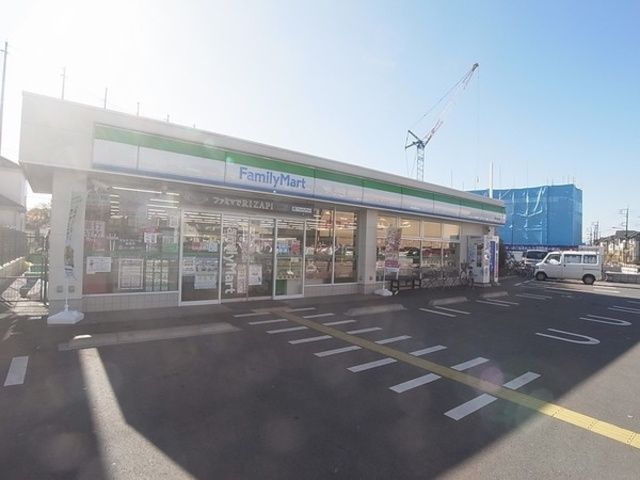 コンビニ　ファミリーマート西武立川店（コンビニ）まで842m