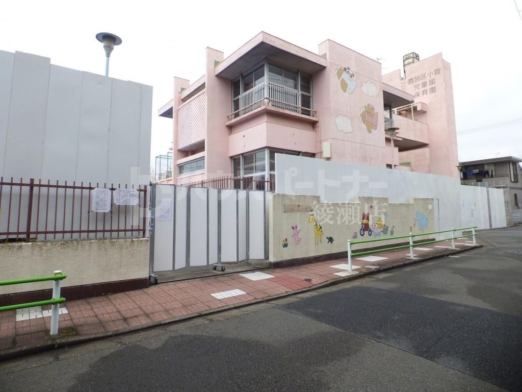 幼稚園・保育園　小菅保育園（幼稚園・保育園）まで320m