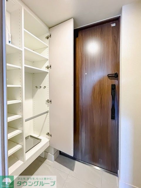 玄関　※写真は同タイプ住戸です。