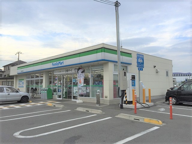 コンビニ　ファミリーマート姫路飾磨細江店（コンビニ）まで474m