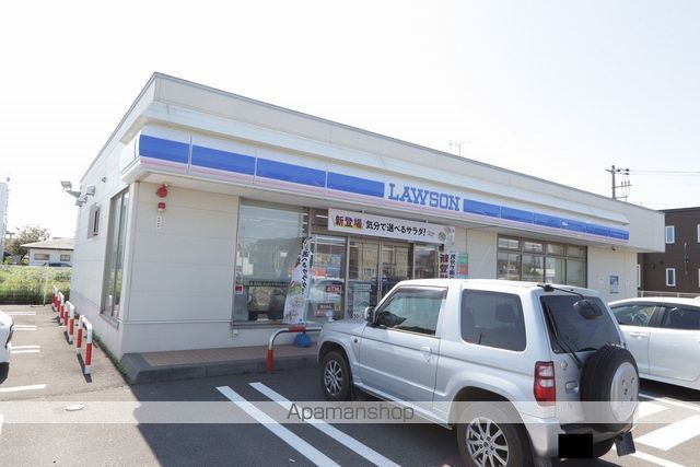 コンビニ　ローソン苫小牧日吉町四丁目店（コンビニ）まで795m