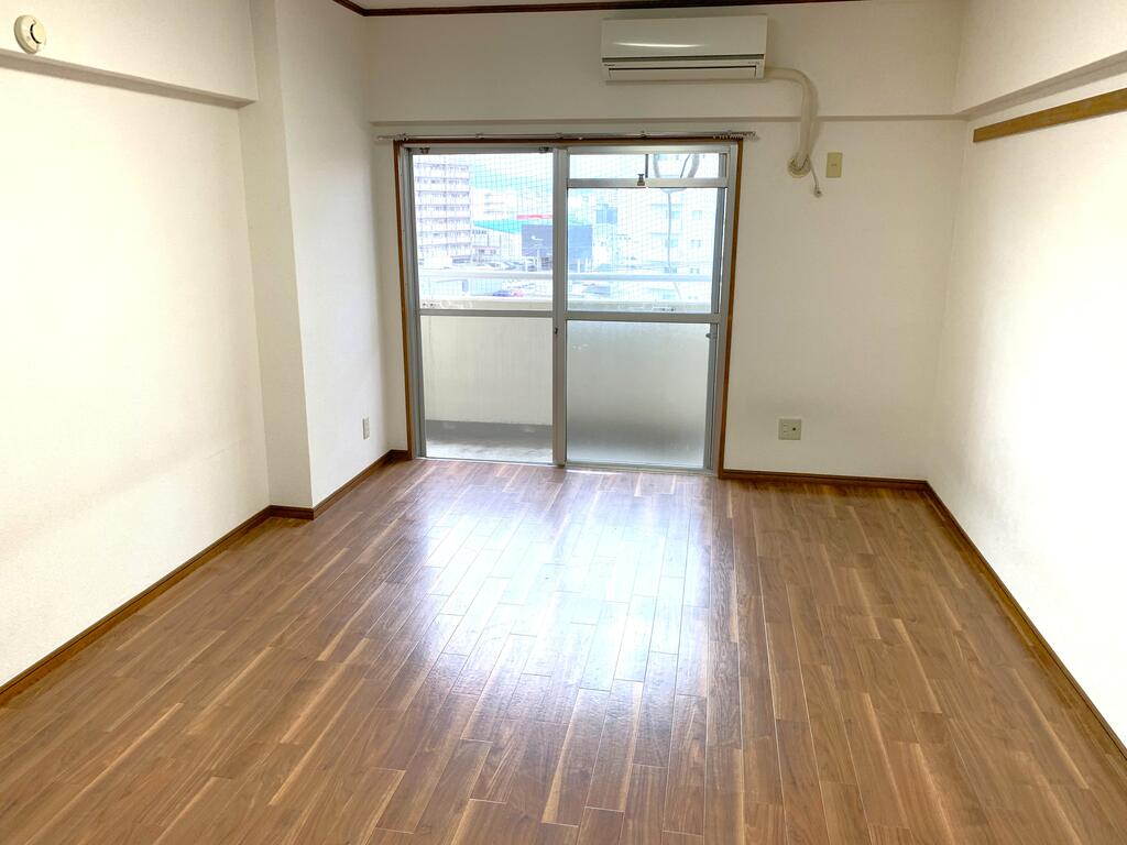 プレアール原田の居間写真