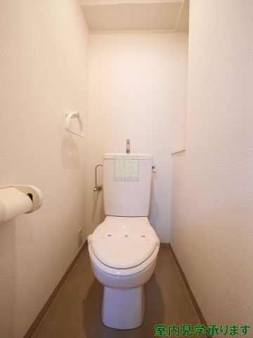 トイレ　別部屋の画像になります。