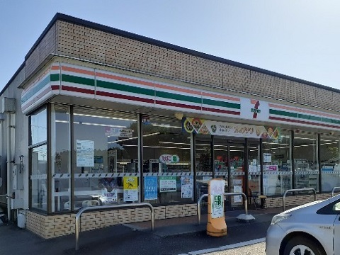 コンビニ　セブンイレブン古里小学校前店（コンビニ）まで600m