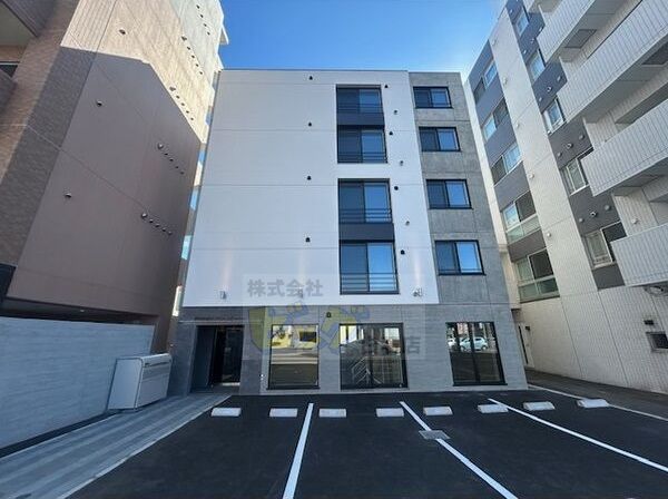 建物外観　都市ガス＆エアコン付きマンション募集開始です♪