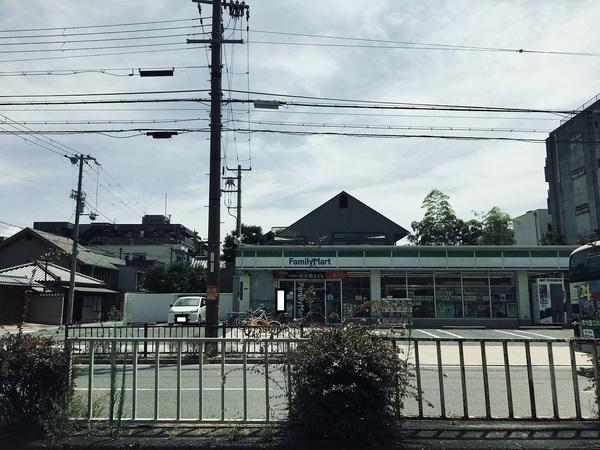 コンビニ　ファミリーマート（コンビニ）まで363m