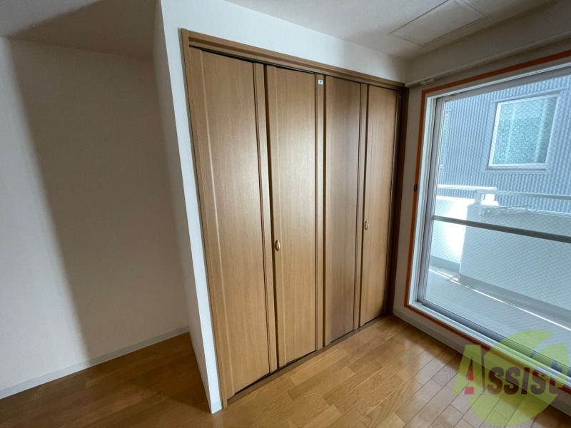 収納　寝室の収納です。部屋がすっきり片付きます。