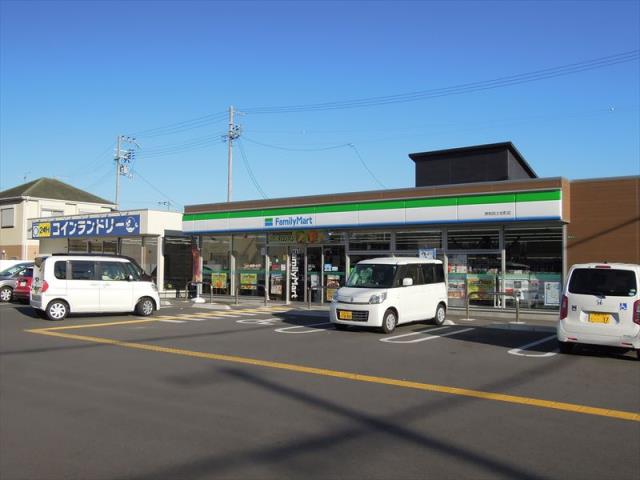 コンビニ　ファミリーマート（コンビニ）まで329m