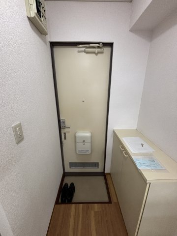 玄関　※別部屋参考画像です。