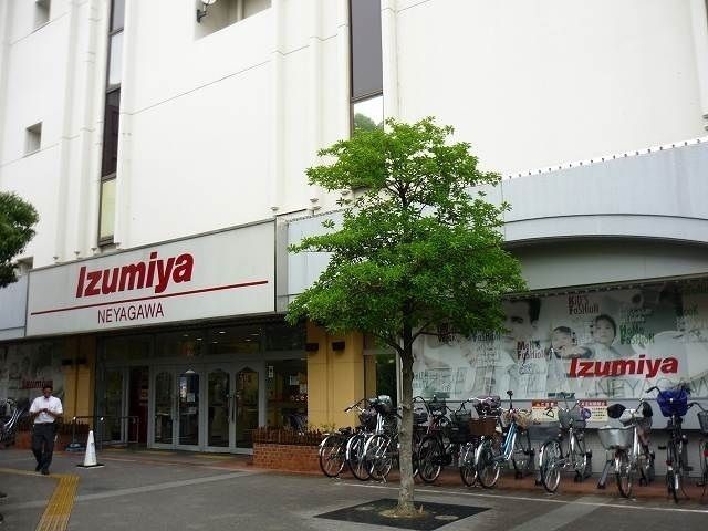 ショッピングセンター　イズミヤ様（ショッピングセンター）まで450m