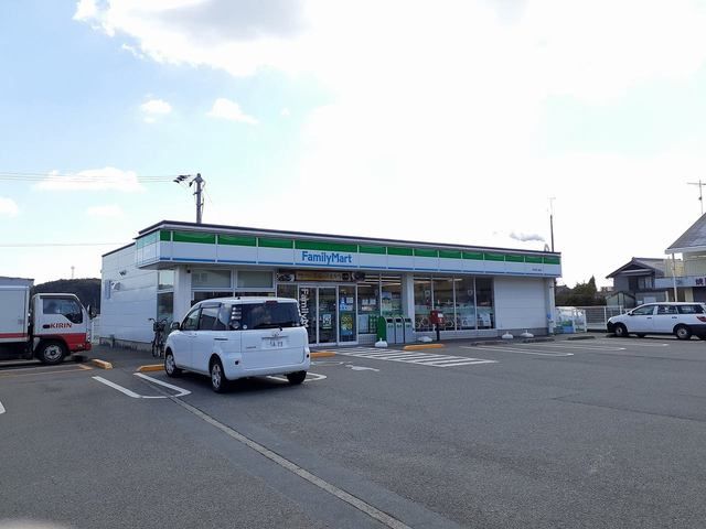 コンビニ　ファミリーマート津乃峰店さん（コンビニ）まで1000m