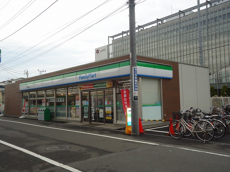 コンビニ　ファミリーマート（コンビニ）まで496m