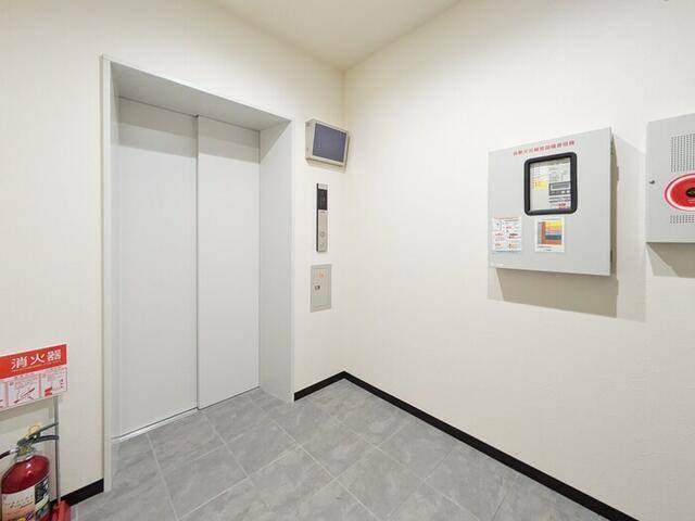 ロビー　エレベーター有り