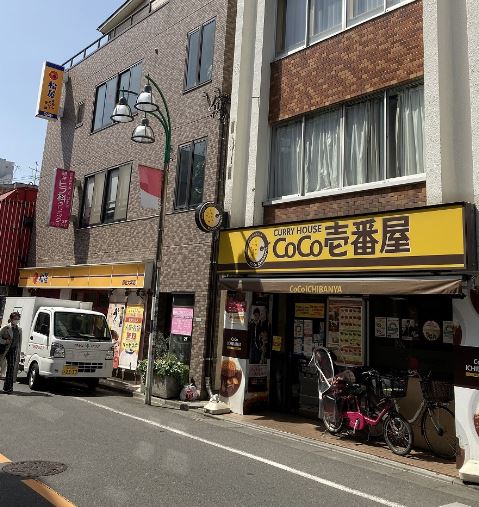 飲食店　CoCo壱番屋東急都立大学駅前店（飲食店）まで98m