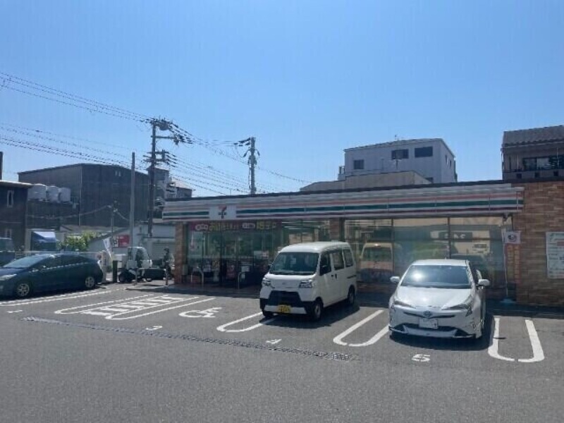 コンビニ　セブンイレブン大阪東中本3丁目店（コンビニ）まで271m